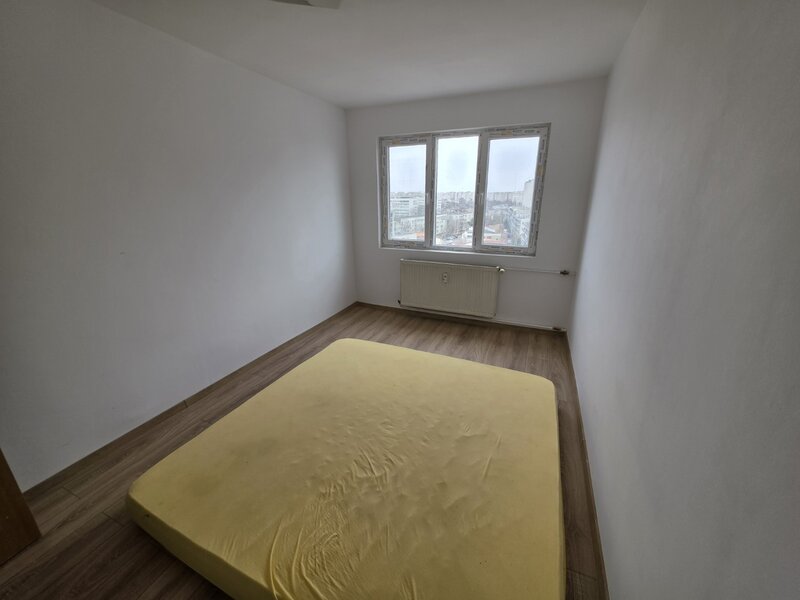 Dristror, chiar la metrou,  10 minute mall Park Lake, bloc 1978