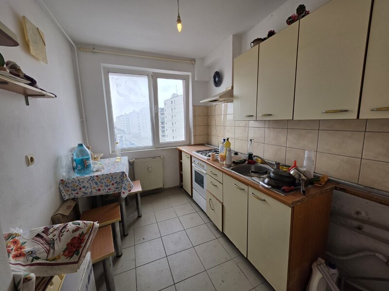 Dristror, chiar la metrou,  10 minute mall Park Lake, bloc 1978