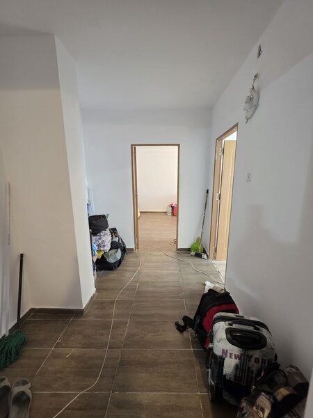 Dristror, chiar la metrou,  10 minute mall Park Lake, bloc 1978