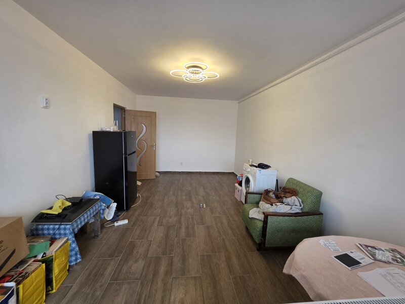 Dristror, chiar la metrou,  10 minute mall Park Lake, bloc 1978