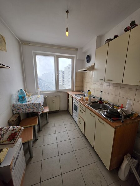 Dristror, chiar la metrou,  10 minute mall Park Lake, bloc 1978