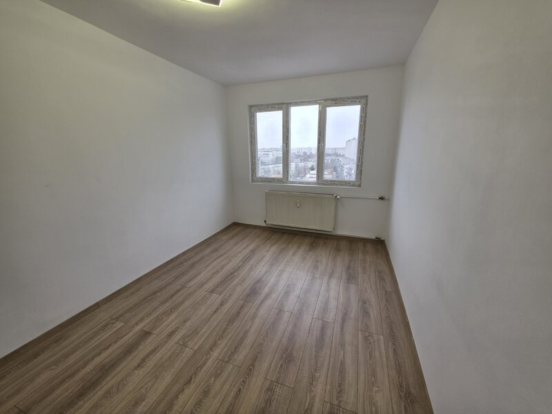 Dristror, chiar la metrou,  10 minute mall Park Lake, bloc 1978