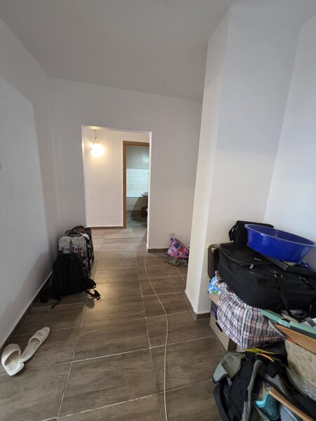 Dristror, chiar la metrou,  10 minute mall Park Lake, bloc 1978